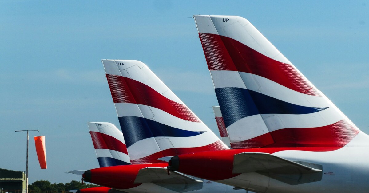 Planes with UK flag on them - Immigration Salary List